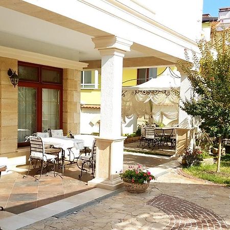 Hotel Green Garden Shumen Esterno foto