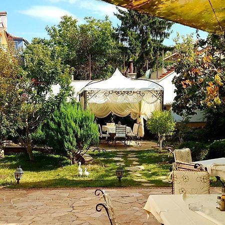 Hotel Green Garden Shumen Esterno foto