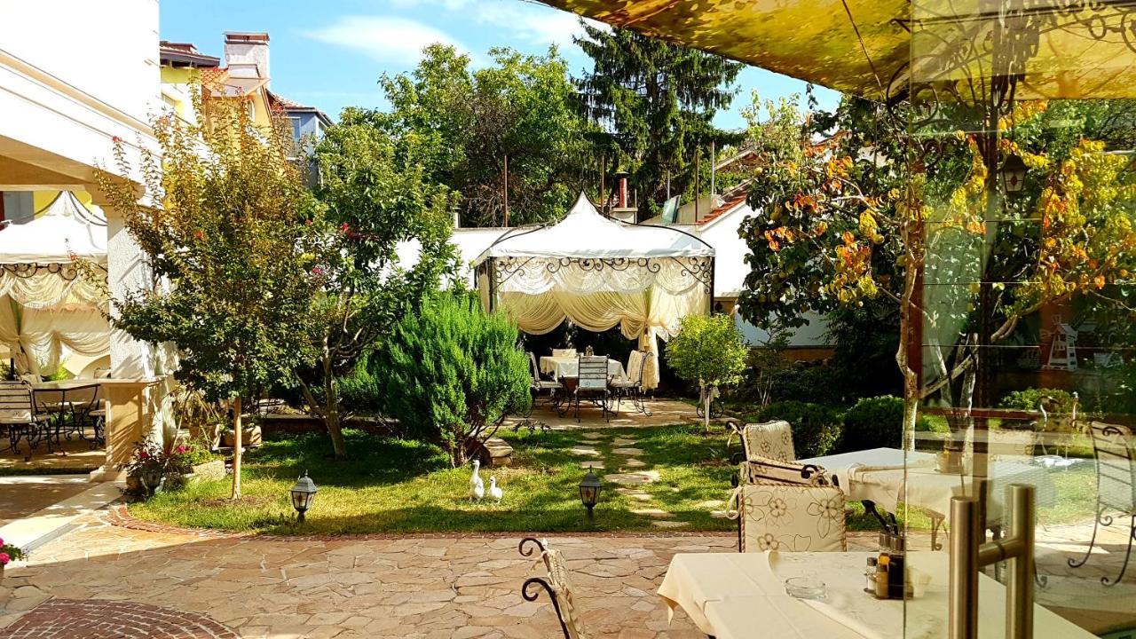 Hotel Green Garden Shumen Esterno foto
