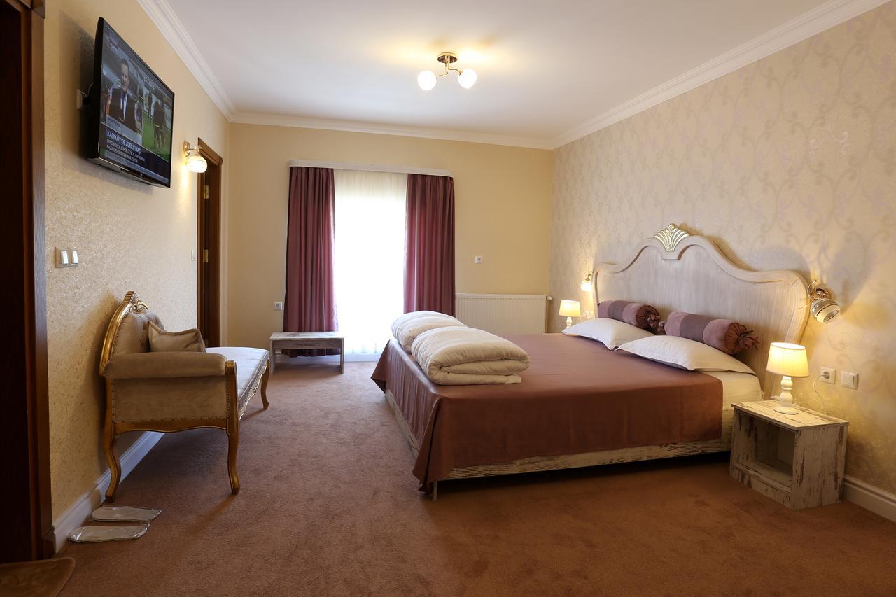 Hotel Green Garden Shumen Esterno foto