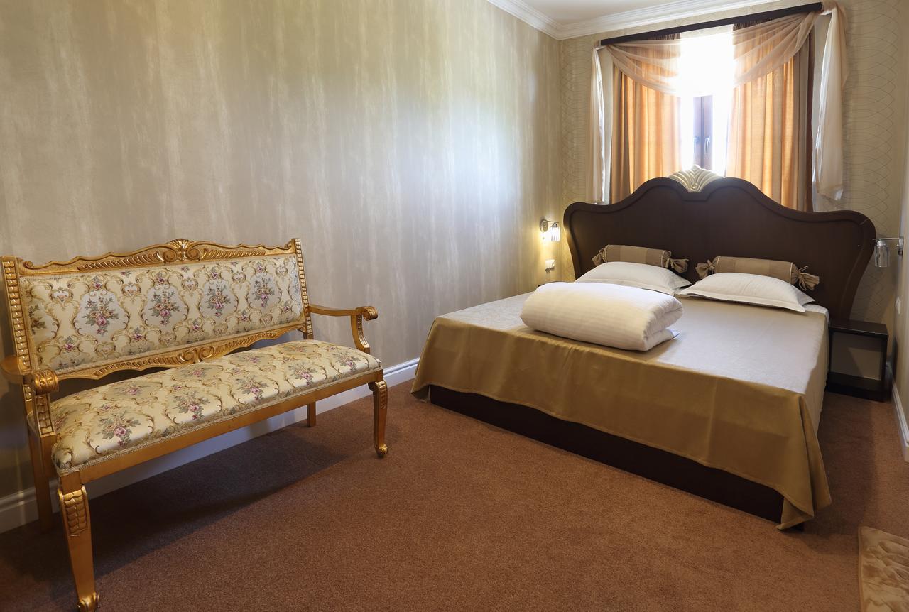 Hotel Green Garden Shumen Esterno foto