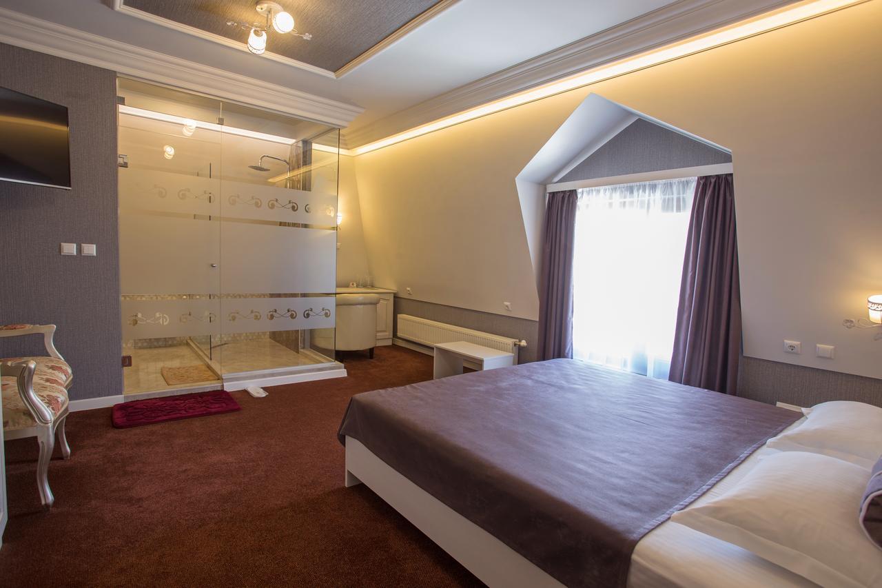 Hotel Green Garden Shumen Esterno foto