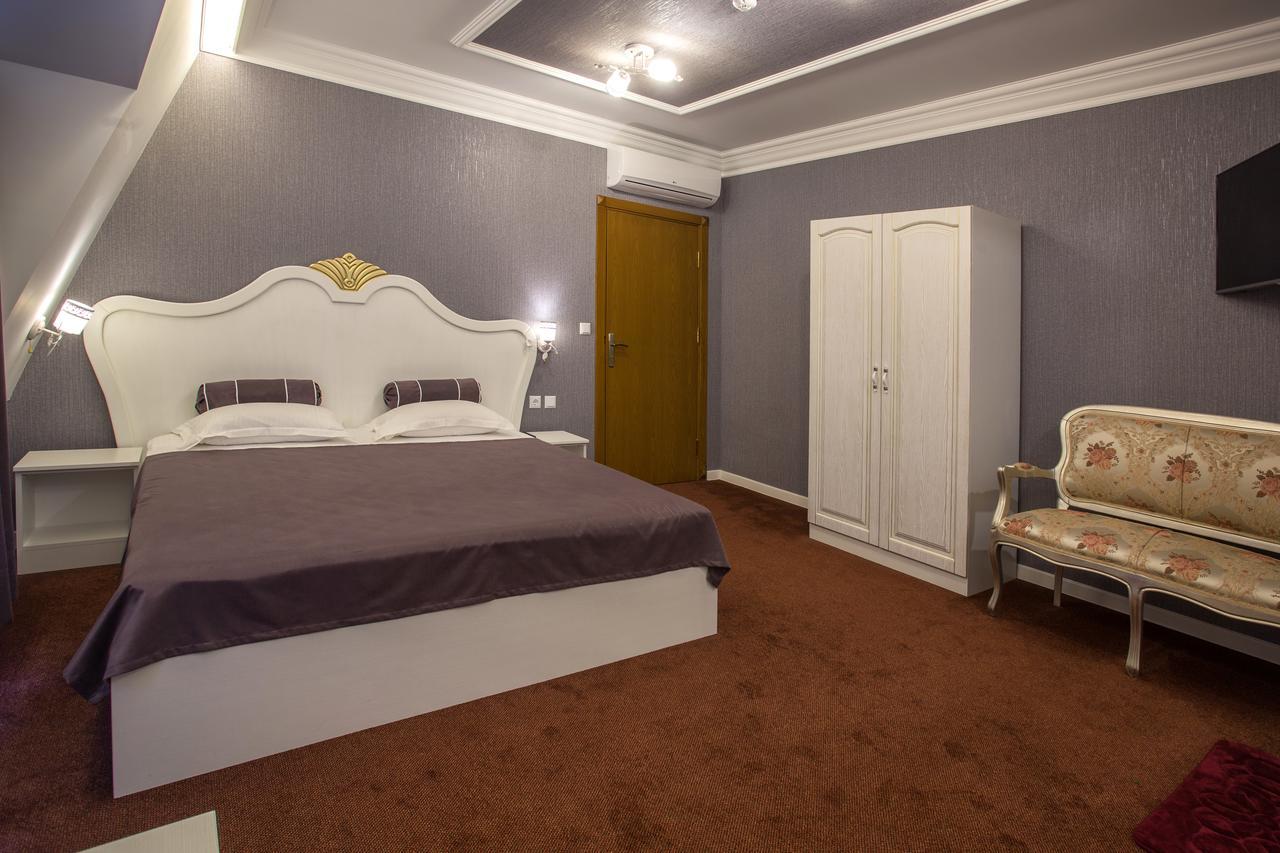 Hotel Green Garden Shumen Esterno foto