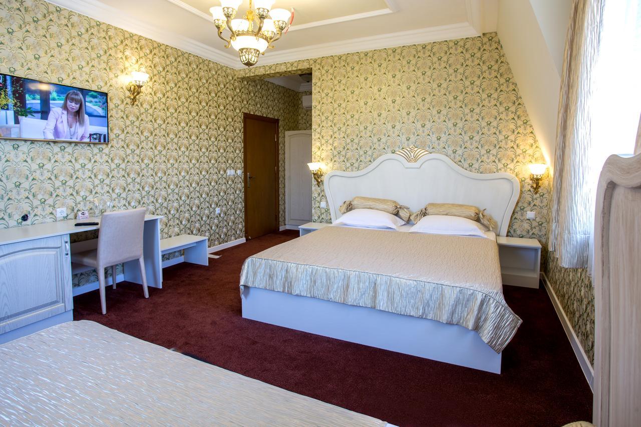 Hotel Green Garden Shumen Esterno foto